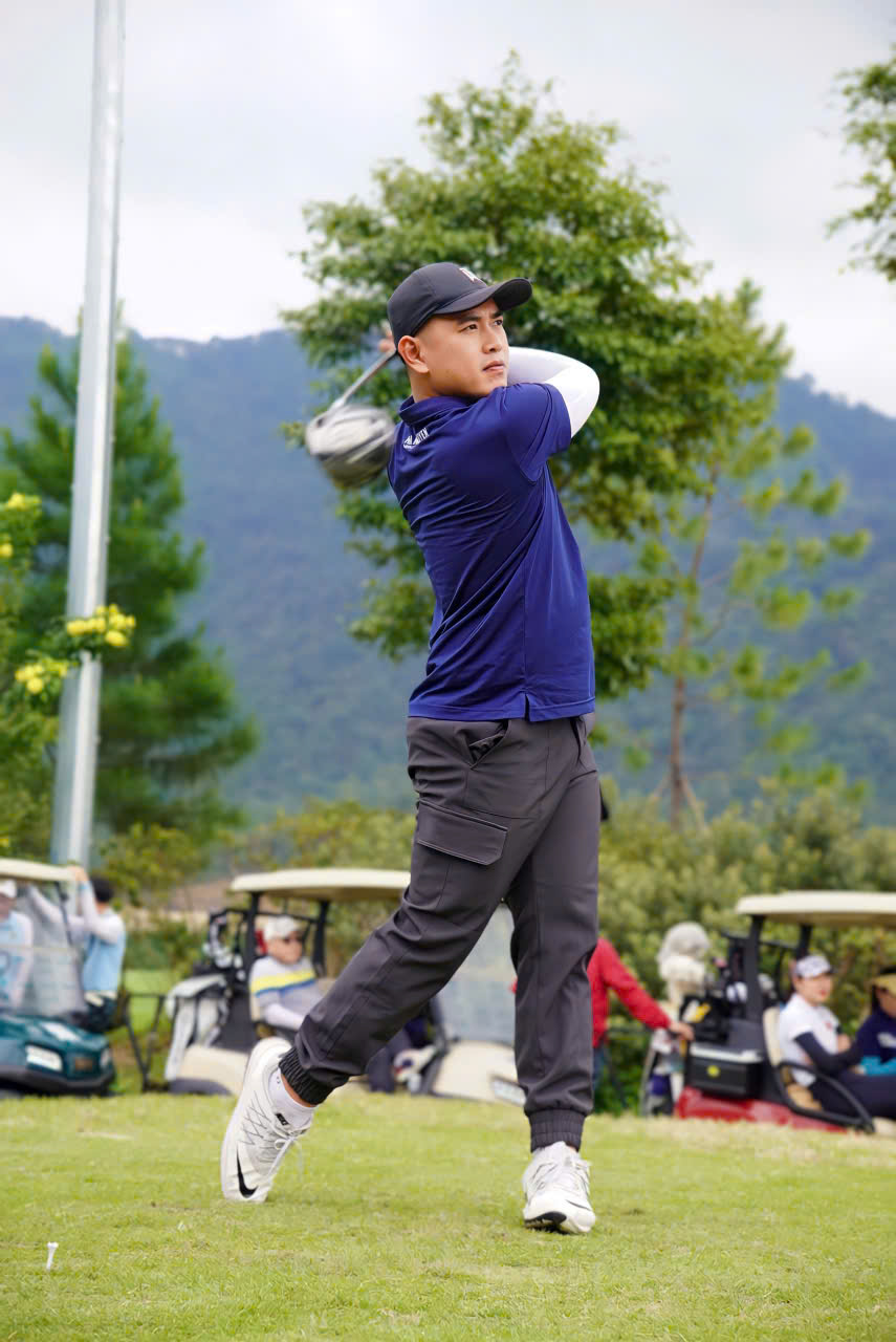 chấn thương khuỷu tay khi chơi golf