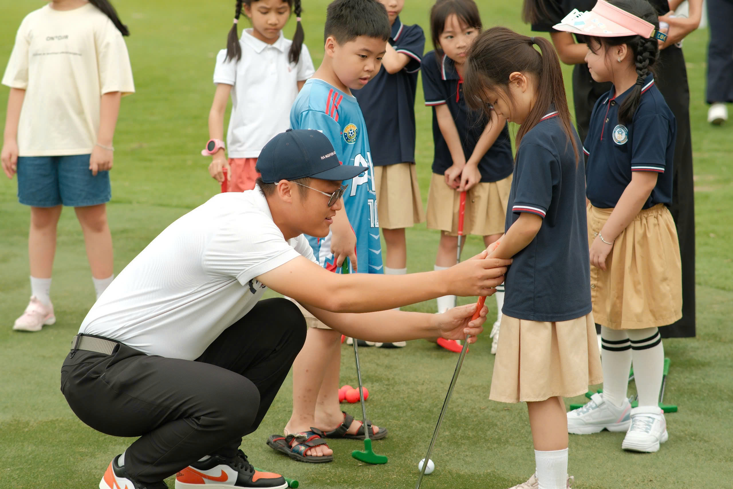 Huấn Luyện Viên Golf Cho Trẻ Em